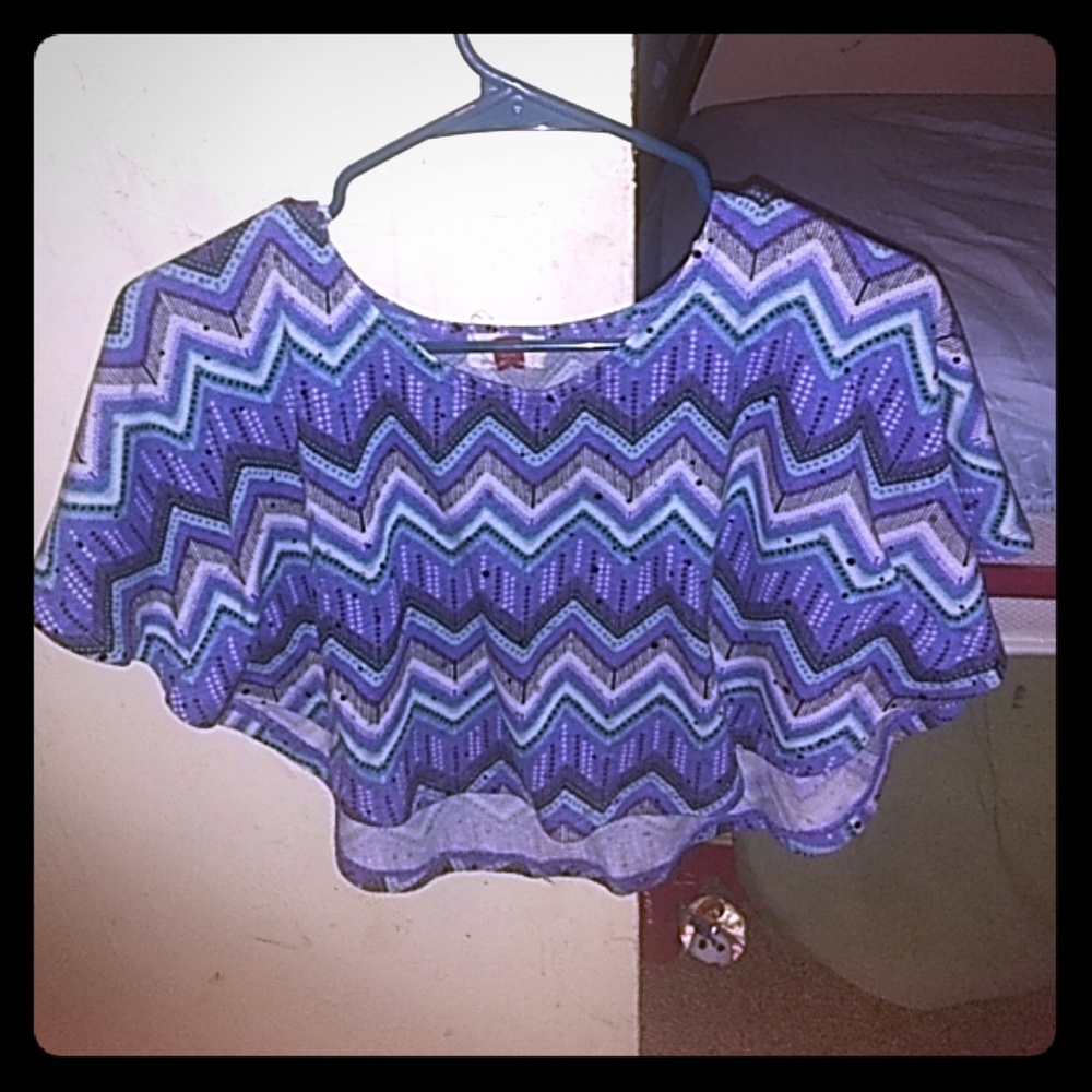 A blue zig zag cute crop top